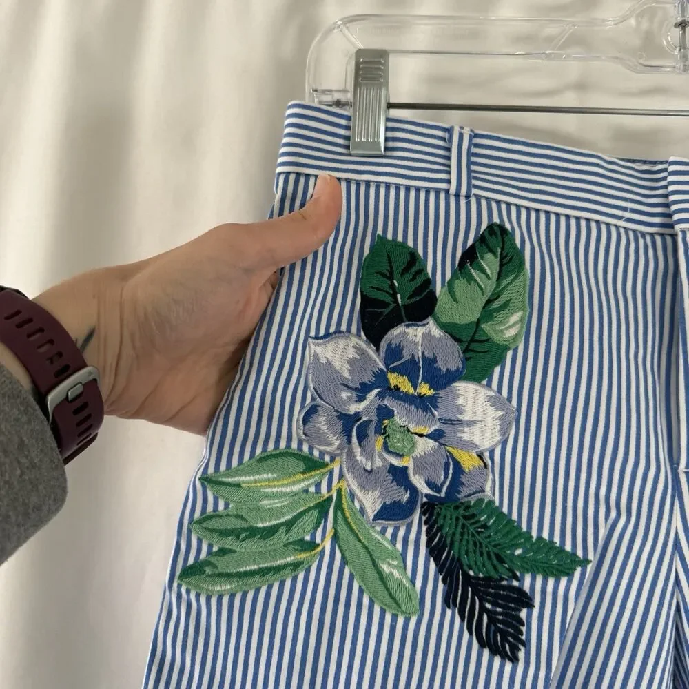 Banana Republic Shorts Women's 2 Blue White Striped Floral Embroidered Pockets - Picture 4 of 8